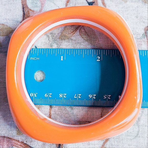 Creamy Coral White Striped Square Asymmetrical Vintage Lucite Bangle Bracelet - Picture 6 of 8